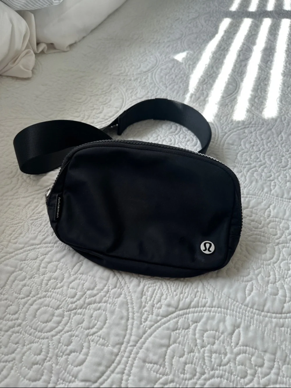 Lululemon Everywhere Belt Bag - Picture 2 of 4